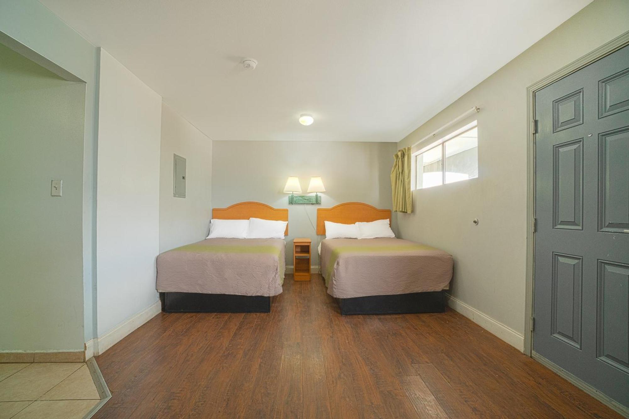 Oyo Hotel Midland Extérieur photo
