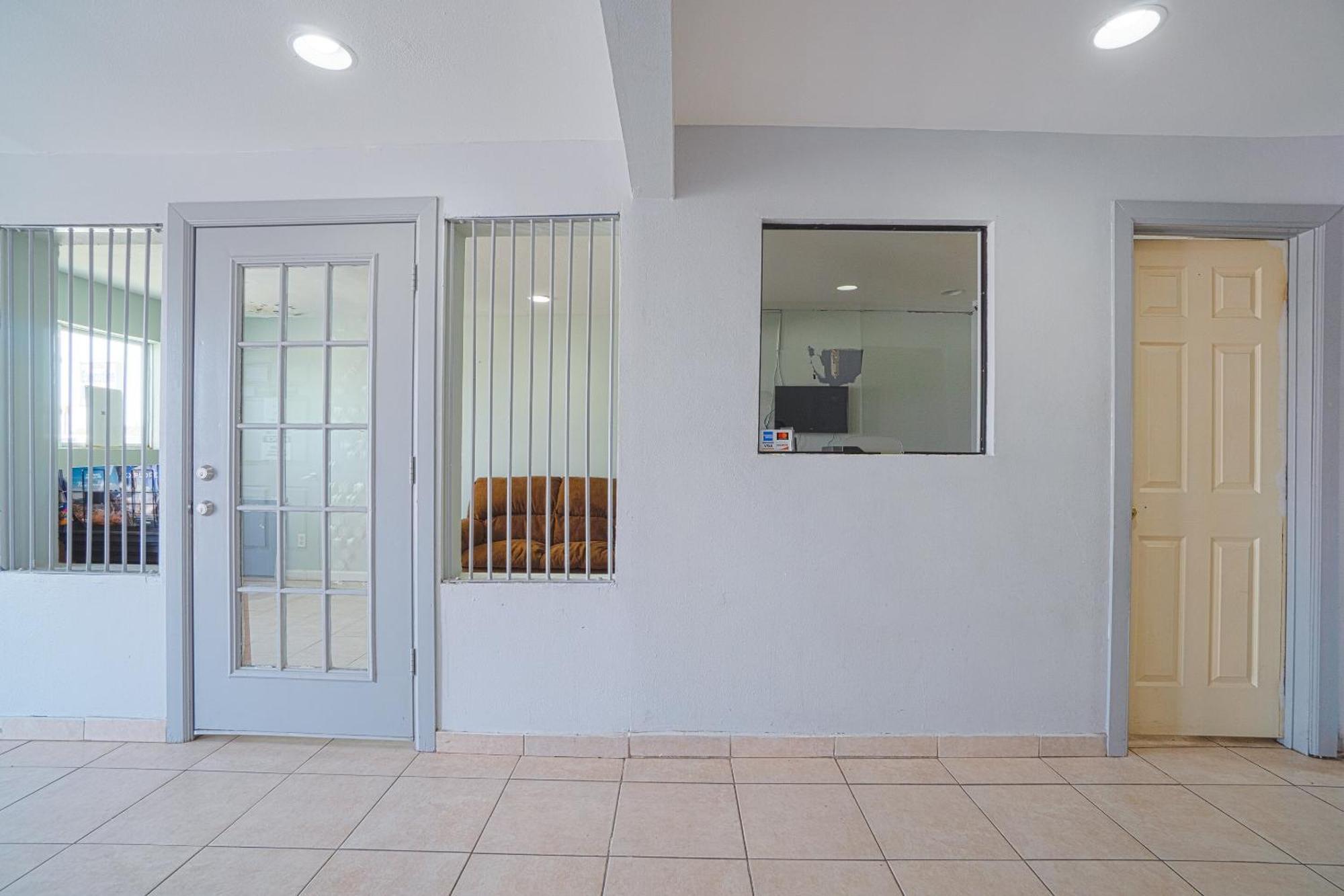 Oyo Hotel Midland Extérieur photo