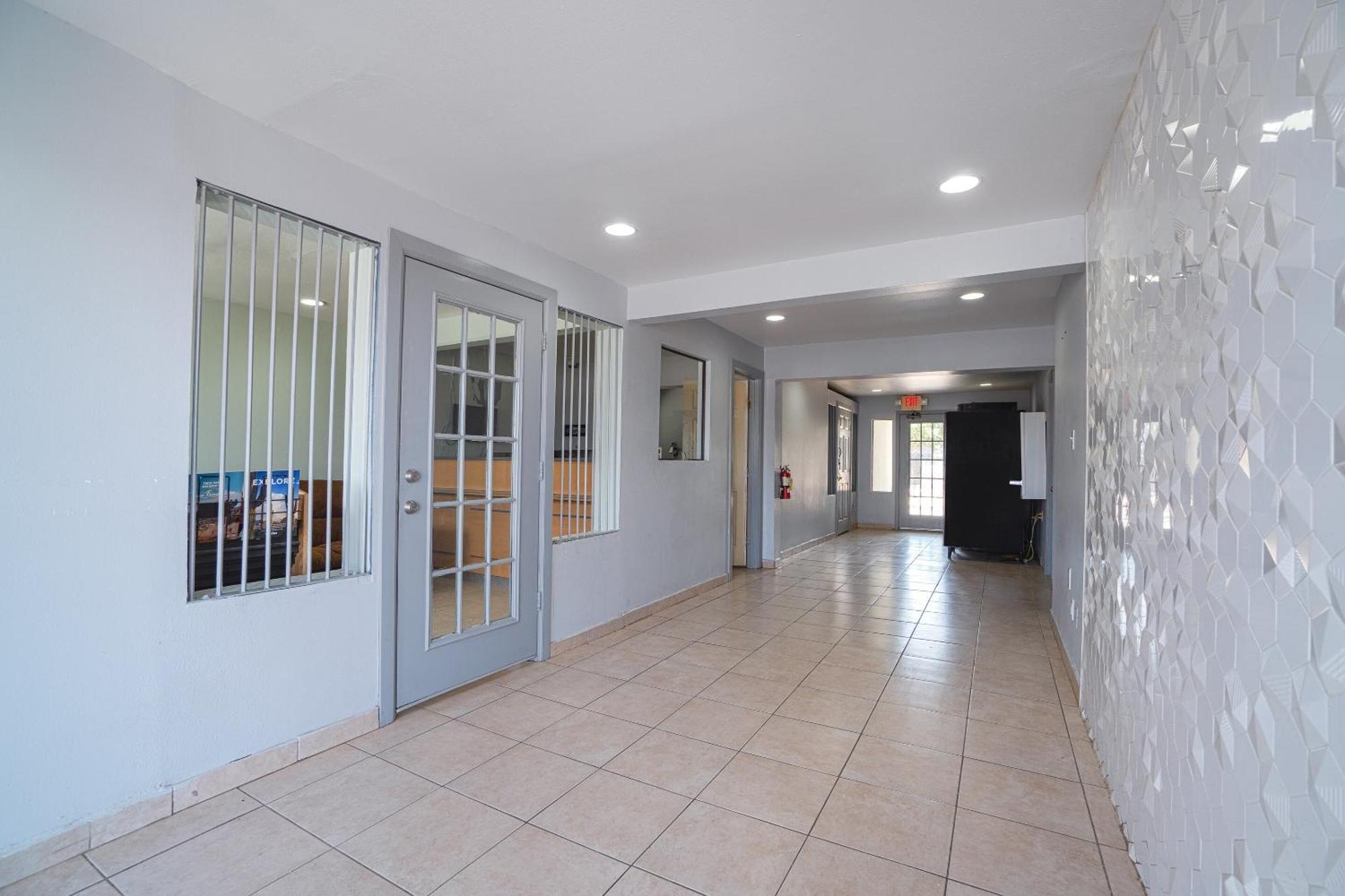 Oyo Hotel Midland Extérieur photo