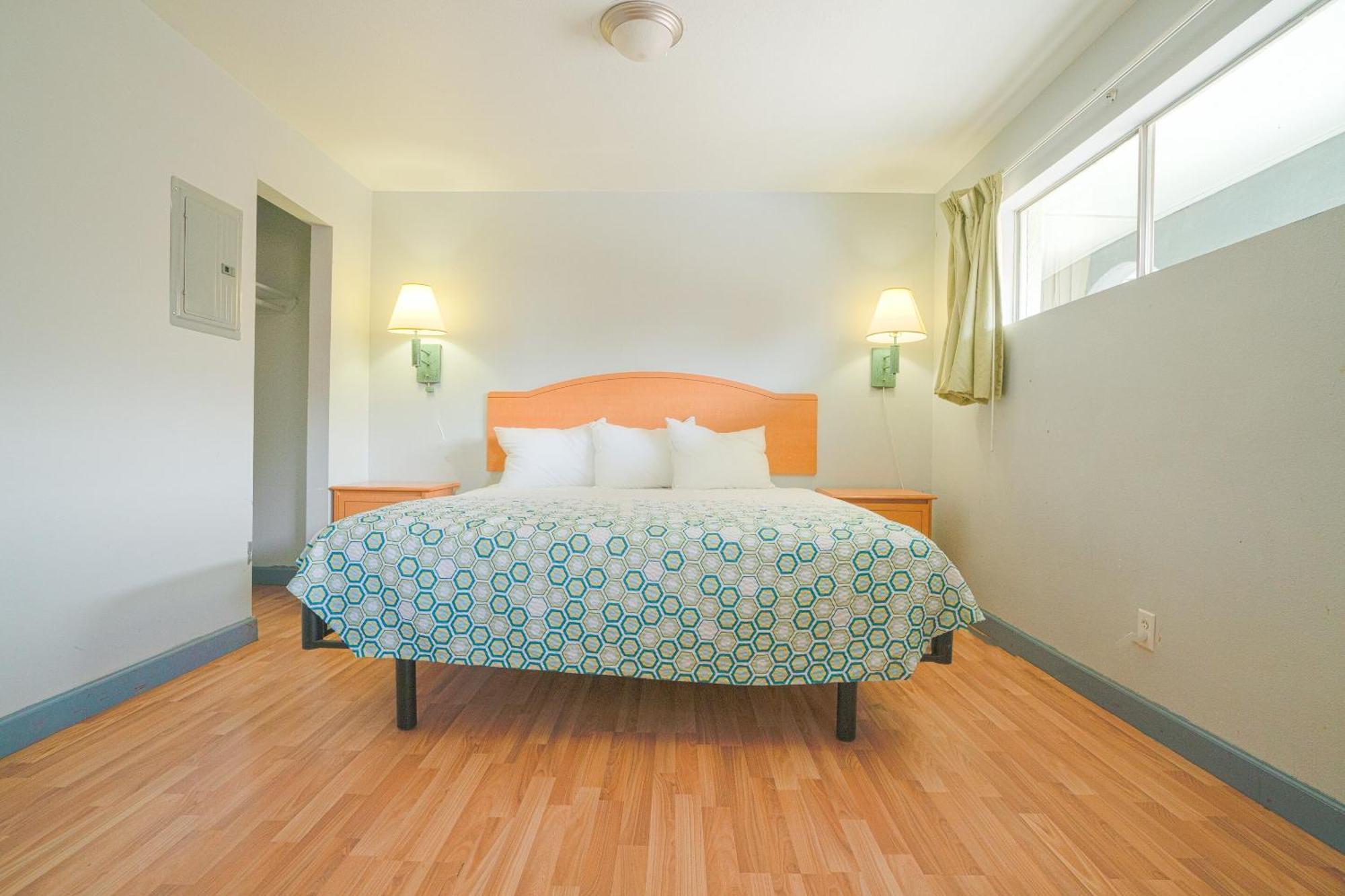 Oyo Hotel Midland Extérieur photo